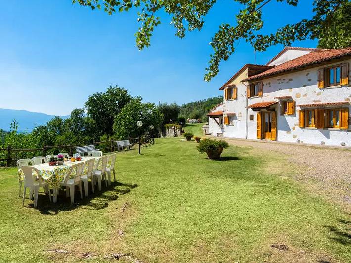 Agriturismo per 10 persone, con giardino e piscina in Vicchio