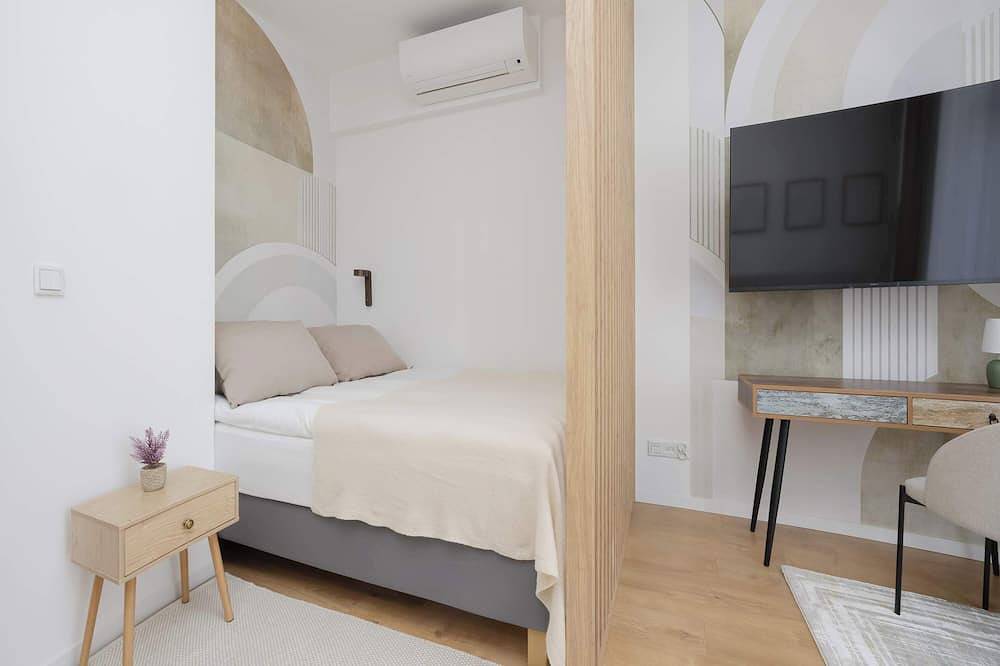 Entire apartment, Stylish Studio with Air Conditioning in a Prime Location By Noclegi Renters in Warsaw, Masovia
