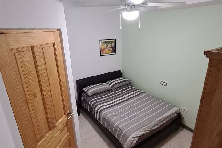 Appartement entier, Appart de 145 m2 vue complexe , bar restaurant, piscines ,mer à  300 m de la mer in Playa Paraíso, Adeje