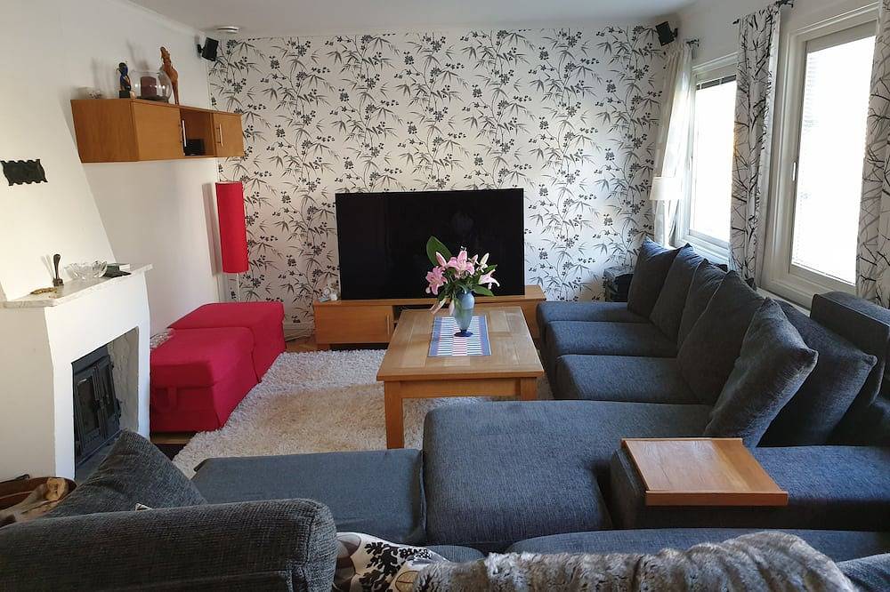 Modern Villa With Lovely Garden Near T Bana And Stockholm City in Schwedische Ostsee