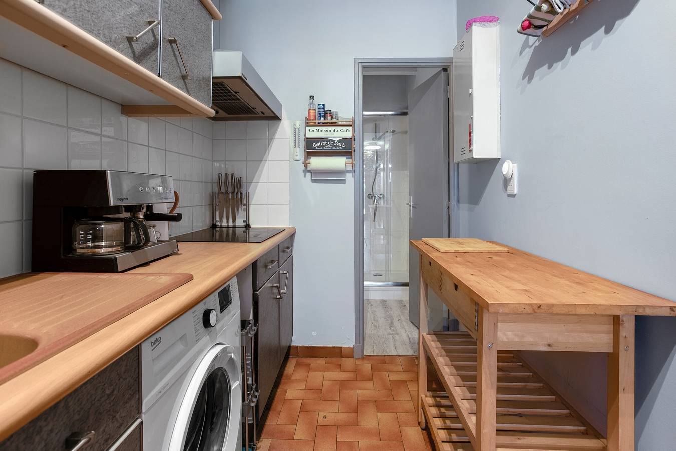 Appartement entier, Appartement à 200 mètres de la mer avec piscine commune, Wi-Fi et climatisation in Saint-Aygulf, Fréjus