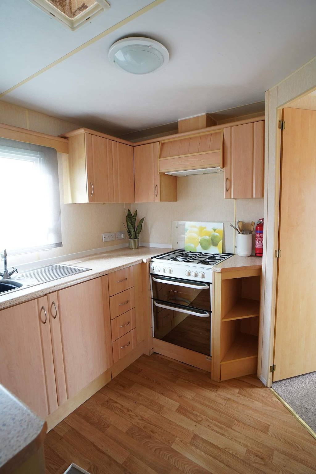 Pets go free family 3 Bed Caravan with Decking in Heacham, Norfolk Coast