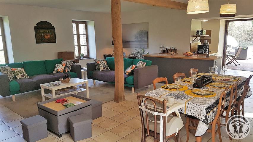 Gîte pour 6 personnes, avec jardin et piscine dans Rhône - 3