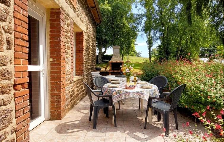 Location de vacances pour 5 personnes, avec jacuzzi et jardin, animaux acceptés à La Chapelle-Urée - 2