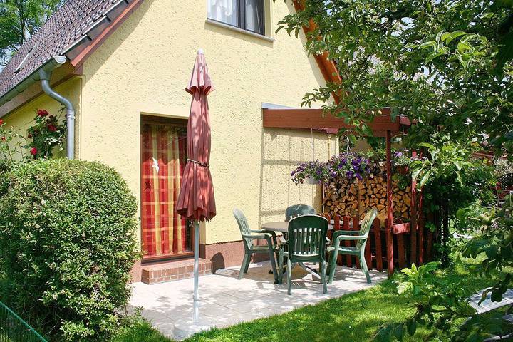 Ferienhaus für 4 Personen, mit Terrasse und Garten in Zingst
