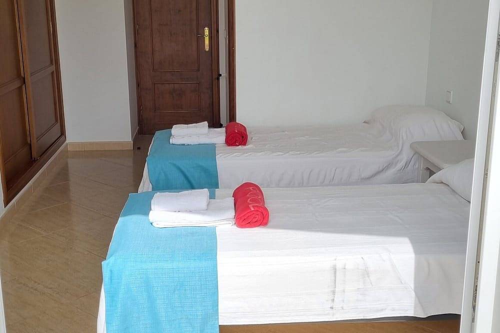 Beeindruckende Familienvilla mit privatem Pool, Meerblick, Klimaanlage, Wi-Fi. in Port d'Addaia, Es Mercadal