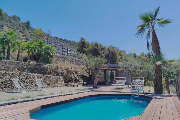Villa con piscina per 2 persone, con giardino, con animali domestici in Liguria