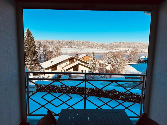 Apartamento de vacaciones para 4 personas, con vistas al lago además de jardín y vistas - 1