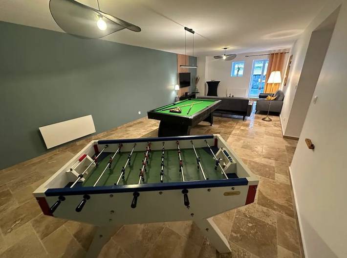 Gîte pour 22 personnes, avec Terrasse ainsi que Jardin et Piscine dans Lorraine
