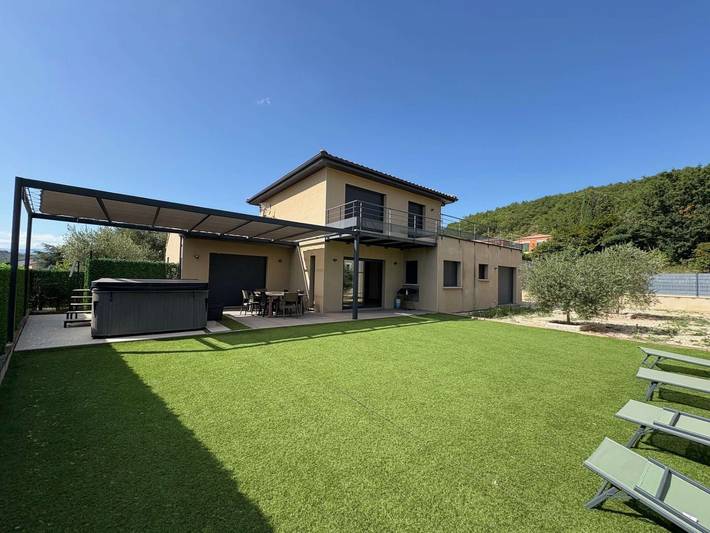Ferienhaus für 8 Personen, mit Balkon und Terrasse in Ruoms
