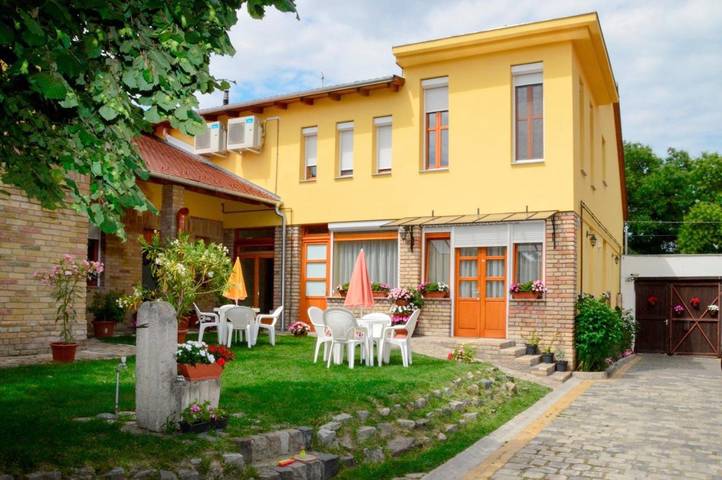 Maison d’hôte pour 8 personnes, avec jardin à Kecskemét