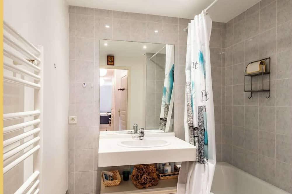 Entire apartment, Chez Marta | T3 Avec Jardin | Annemasse in Annemasse, Saint-Julien-en-Genevois region