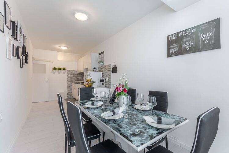 Entire apartment, Apartment Jamblip - Two Bedroom Apartment with Balcony in Split, Split-Dalmatia