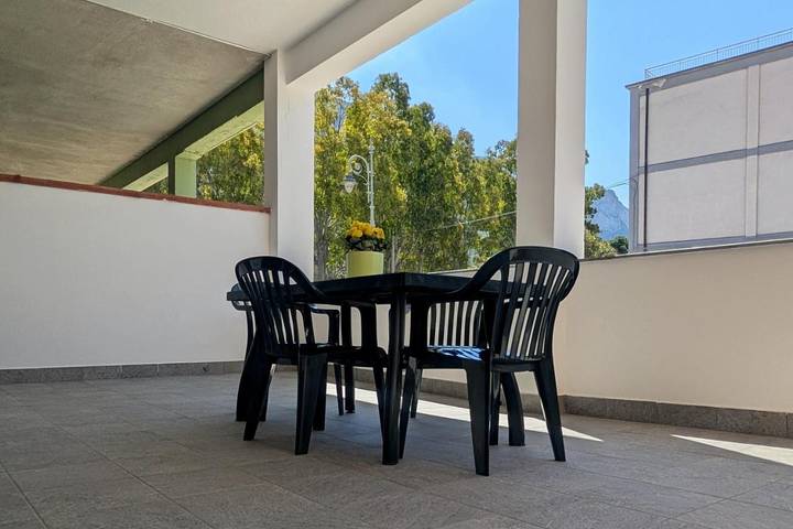 Gîte pour 3 personnes, avec terrasse à Isola delle Femmine
