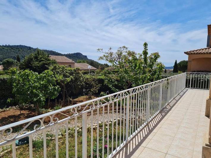 Location de vacances pour 4 personnes, avec vue ainsi que terrasse et jardin à Roquefort-la-Bédoule - 3