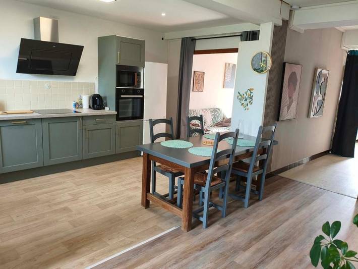 Location de vacances pour 4 personnes, avec terrasse et jardin dans Le Mayet-de-Montagne - 2