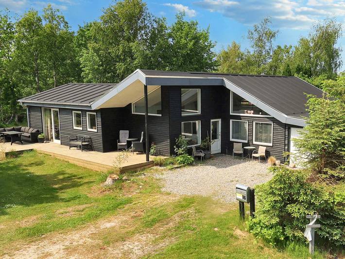 Ferieudlejning for 8 personer, med Terrasse og Have i Aalborg Kommune