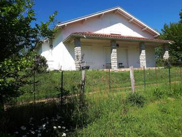 Gîte pour 6 personnes, avec jardin ainsi que vue et terrasse, animaux acceptés à Laurède