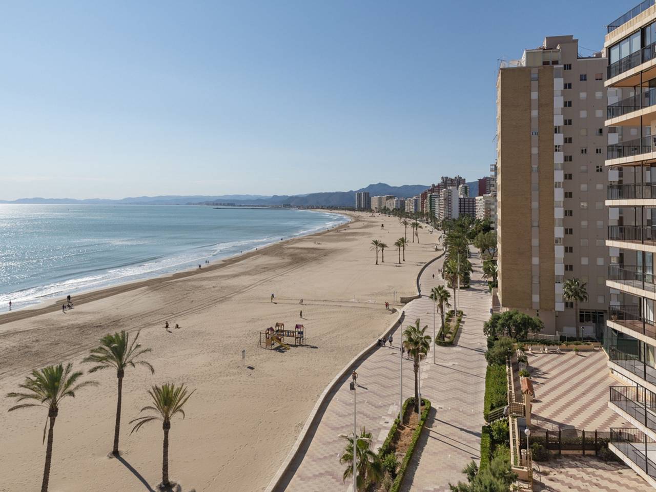 Apartamento entero, Apartamento familiar de 3 habitaciones frente al mar con parking en Cullera in Cullera, Costa de Valencia