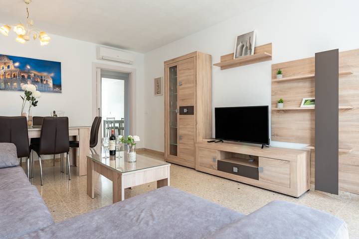 Ganze Wohnung, Ferienwohnung 'Fuengirola' mit Balkon, Wlan und Klimaanlage in Fuengirola Zentrum, Fuengirola