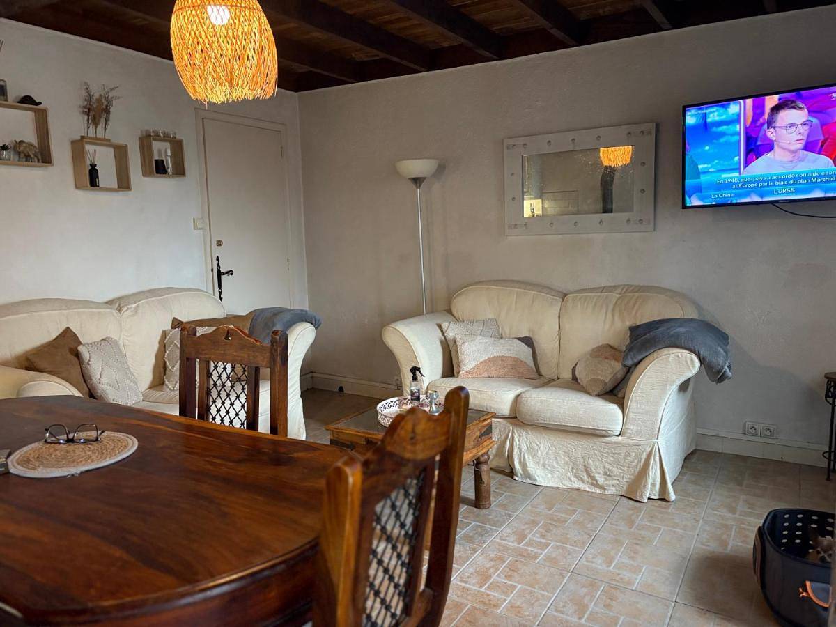 Two-Bedroom House in Peyrat-de-Bellac, Région de Bellac