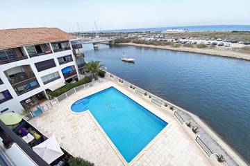 Gîte pour 4 personnes, avec jacuzzi et piscine dans Plage du pont tournant