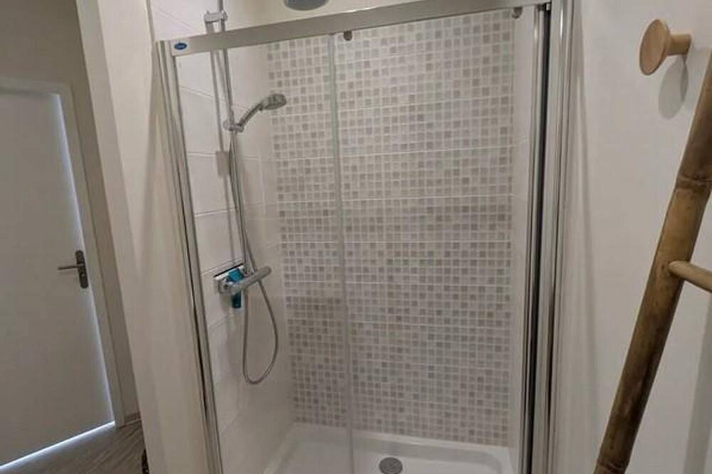 Ganze Wohnung, Renoviertes Studio mit Mezzanine im Herzen von Bourbon-l'Archambault in Bourbon-l'Archambault, Allier