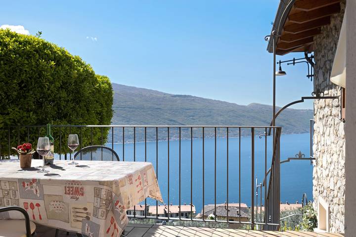 Ferienwohnung für 4 Personen, mit Balkon und Garten sowie Seeblick am Gardasee - 2
