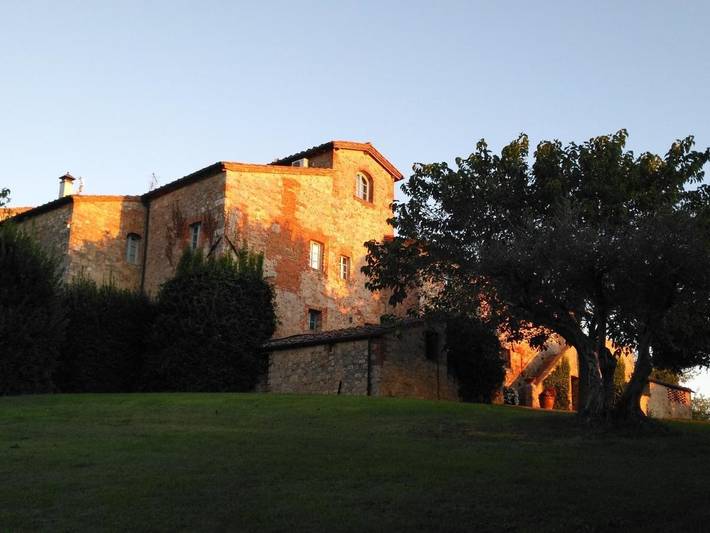Agriturismo per 2 persone, con Balcone e Terrazza nonché Idromassaggio e Giardino a Monteriggioni