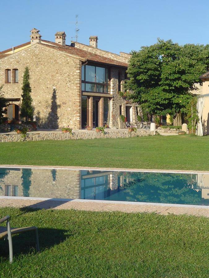 Appartamento per 2 persone, con Terrazza e Giardino nonché Piscina e Panorama a Pastrengo