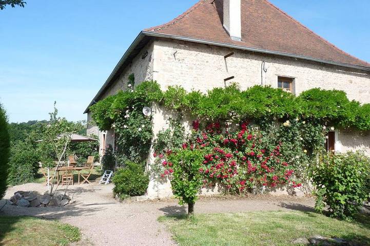 Gîte pour 4 personnes, avec piscine et jardin