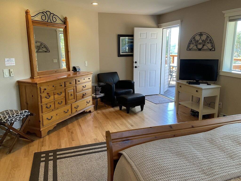 Orcas-Schöne moderne Home- Wasser View- Privacy- hundefreundlich in Orcas Island