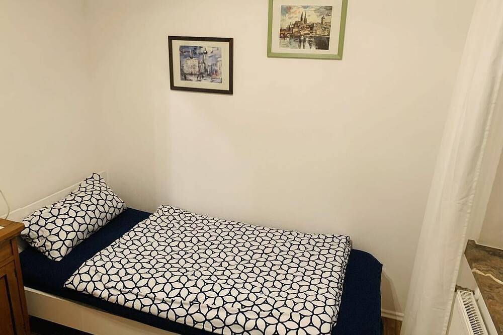 Ganze Wohnung, Ferienwohnung in Alleinlage mit Balkon in Hemau, Ostbayern