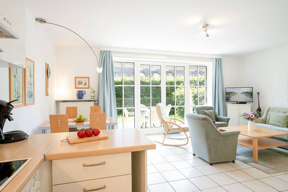 Entire apartment, Vacation apartment \"Lörper 1\" up to 3 persons (non-smoking) in Niendorf, Timmendorfer Strand