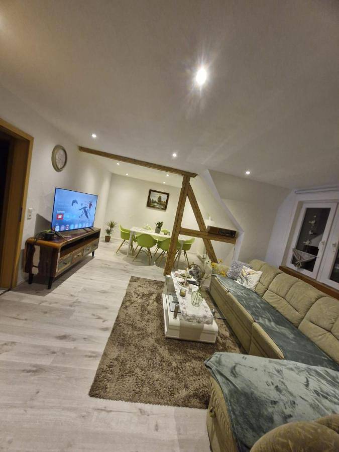 Ferienwohnung für 6 Personen, mit Terrasse und Garten sowie Ausblick
