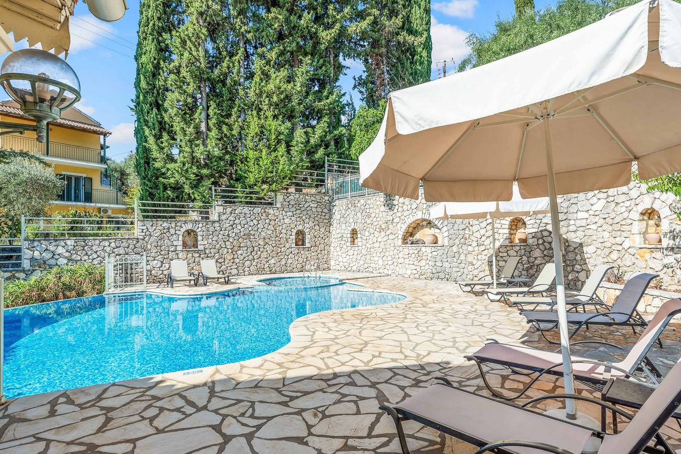 Villa für 8 Personen mit Balkon in Nissaki, Korfu