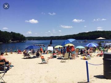 Cottage for 11 Guests in Pocono Mountains, Picture 3