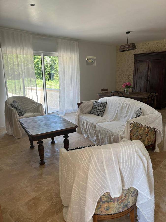 Location de vacances pour 10 personnes, avec vue ainsi que jardin et piscine à Trélissac - 4