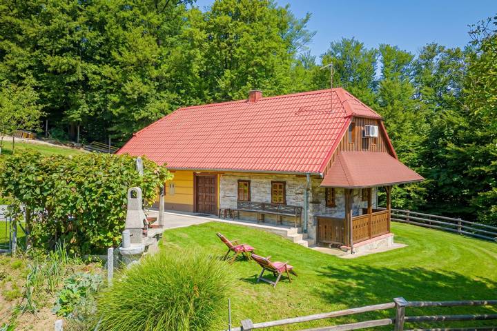 Ferienhaus für 7 Personen, mit Terrasse und Kinderpool sowie Sauna