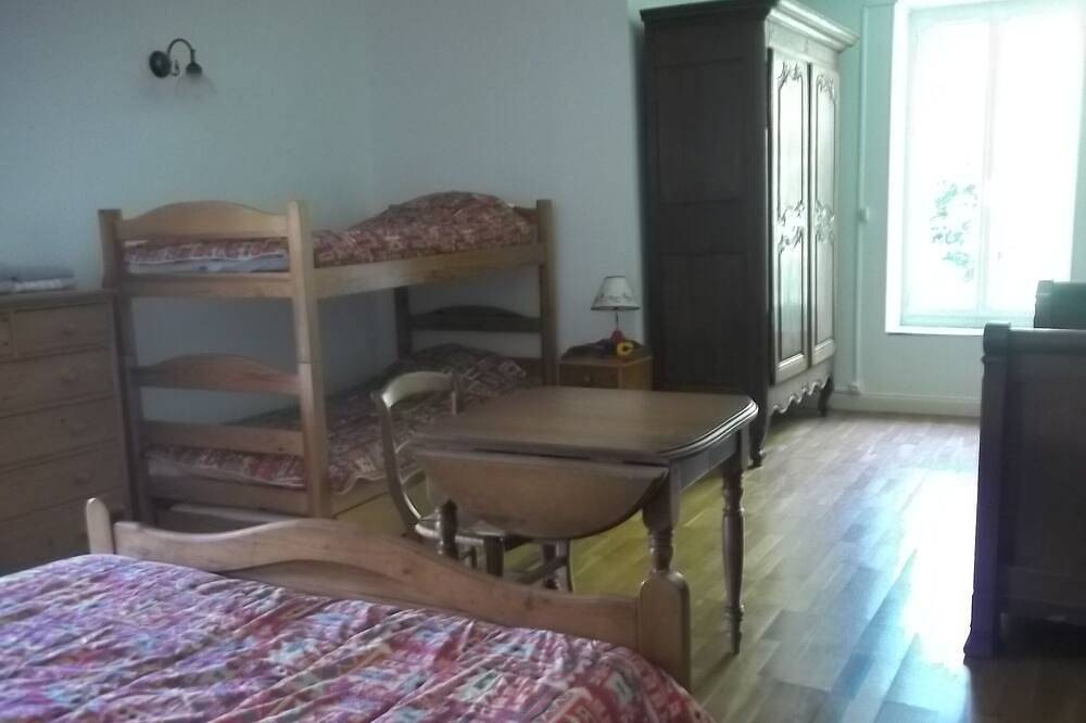 Chambre à la campagne  dans maison gasconne traditionnelle in Lannepax, Gers