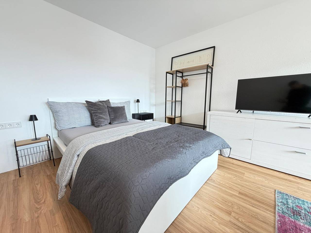 Ganze Wohnung, Modernes Apartment in Friedrichshafen mit Balkon, Aufzug und Parkplatz in Friedrichshafen, Region Bodensee-Oberschwaben