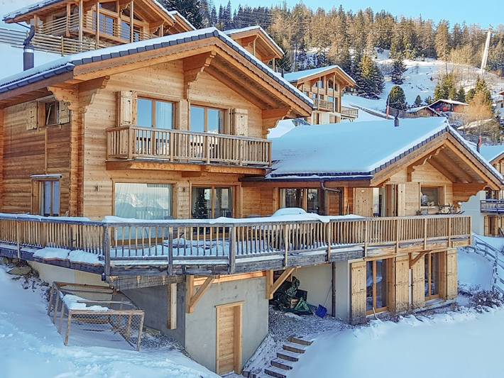Lodge voor 13 personen, met balkon, kindvriendelijk in Zwitserland