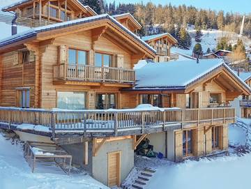 Gîte pour 13 personnes, avec balcon, adapté aux familles dans La Tzoumaz