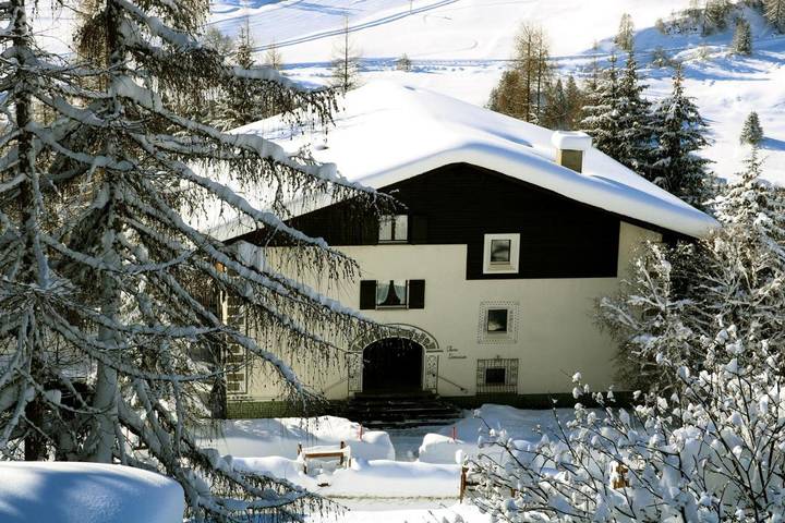 Ferienwohnung für 10 Personen, mit Balkon und Garten sowie Sauna und Ausblick in Bergün
