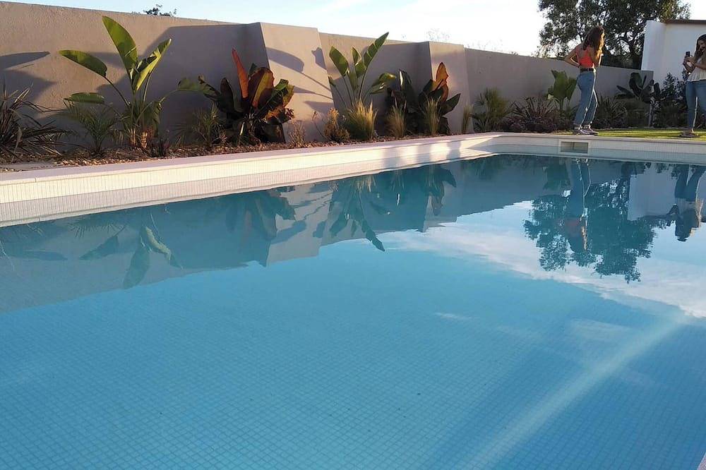 Ganze Wohnung, Homerez - Modernes Apartment in Estói mit Gemeinschaftspool. in Estoi, Faro