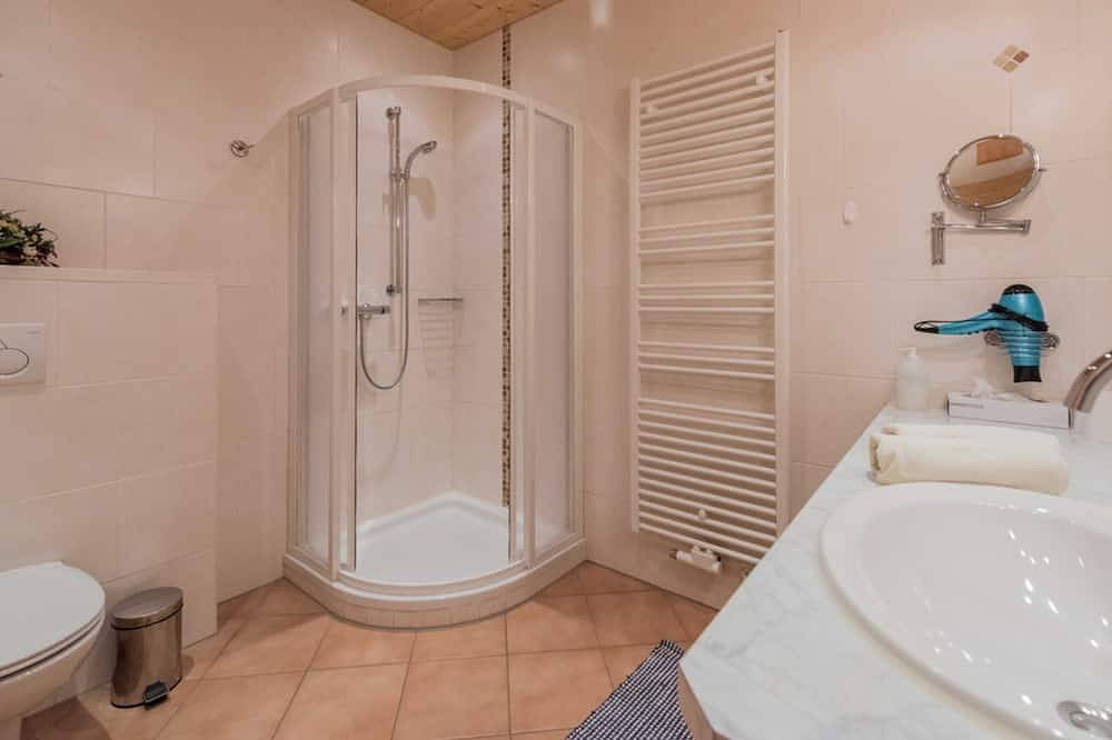 Ganze Wohnung, Chalet Ferienhaus 13 - Almdorf Tirol in Grän, Allgäuer Alpen (Österreich)