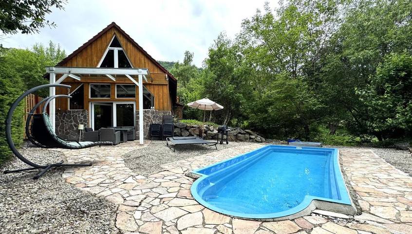 Chalet voor 3 personen, with terras and tuin as well as zwembad, met huisdier in het Zwarte Woud