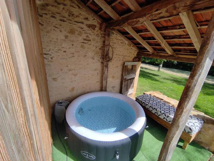 Maison de campagne pour 2 personnes, avec Terrasse et Jacuzzi ainsi que Jardin et Piscine à Doissat - 4