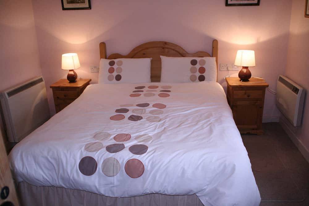 Cosy south facing sunny cottage Ballylickey, Bantry - on the Wild Atlantic Way in Glenagarriff, County Cork