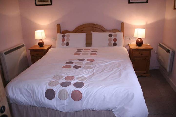 Cosy south facing sunny cottage Ballylickey, Bantry - on the Wild Atlantic Way in Glenagarriff, County Cork